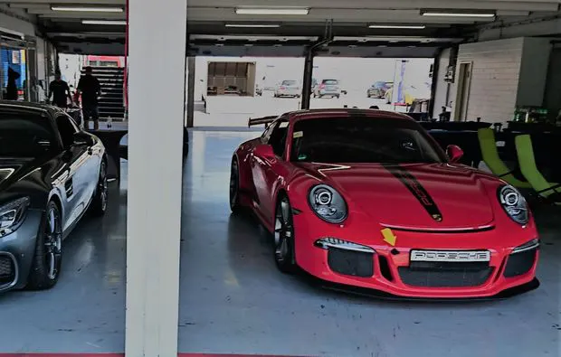 Renntaxi Porsche 911 GT3 vs Mercedes AMG GT-S fahren Nürburg (2 Rdn.) - 5