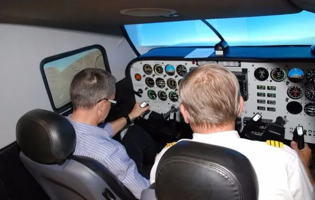 Full Flight Simulator Piper PA 34 Markranstädt (60 Min.) - 5