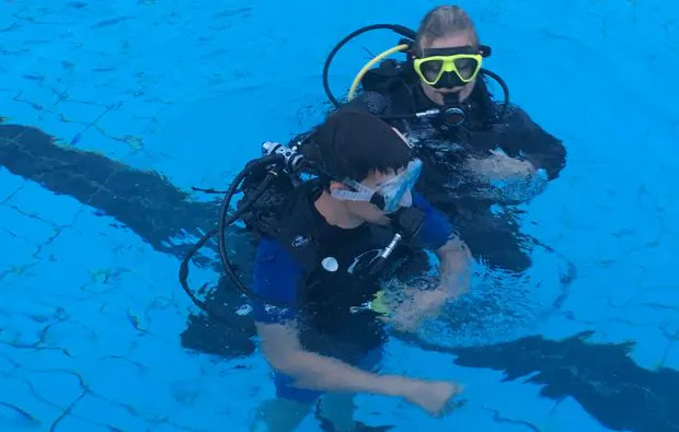 Tauchschnupperkurs im Pool Hochheim am Main - 7
