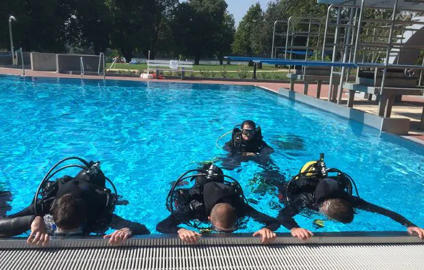 Tauchschnupperkurs im Pool Hochheim am Main - 10