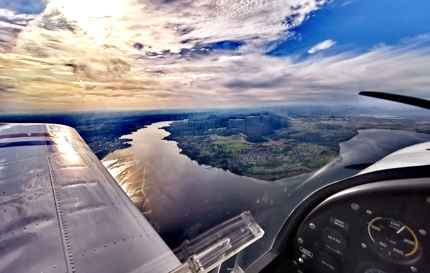 Rundflug mit Selbstfliegen Mengen (90 Min.) - 1