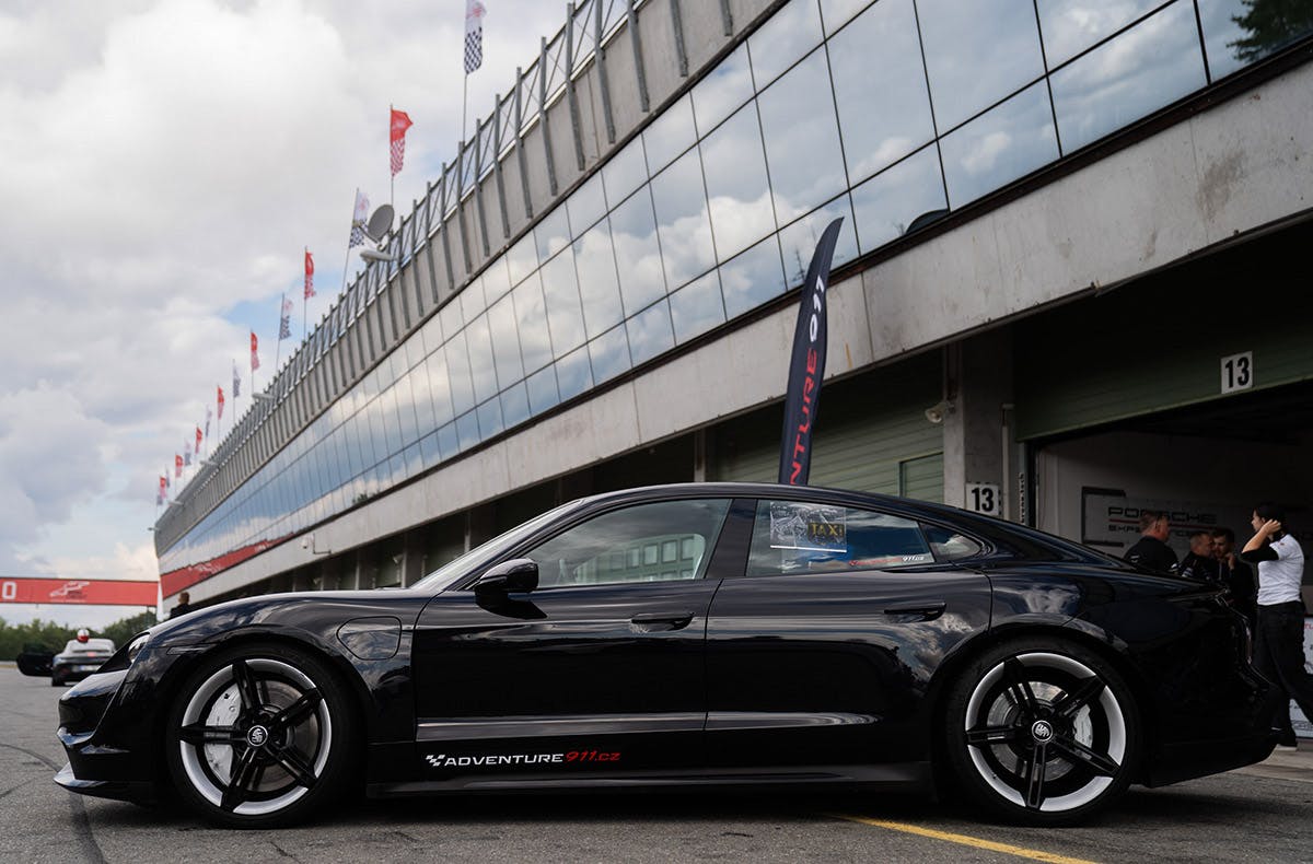 Renntaxi Plainfeld (Porsche Taycan) - 5