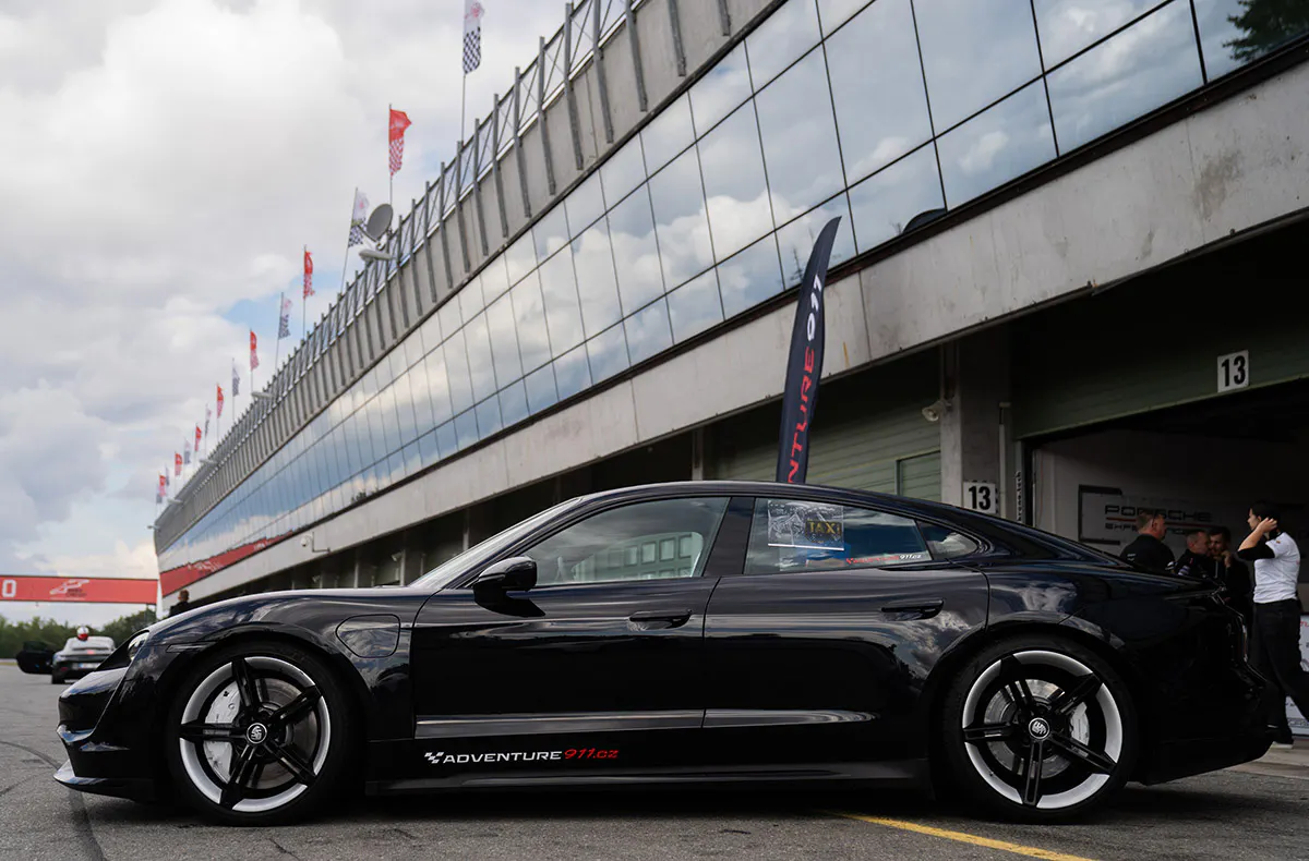 Renntaxi Ostrovacice (Porsche Taycan) - 5
