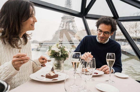 Bootsfahrt auf der Seine in Paris mit Mittagessen