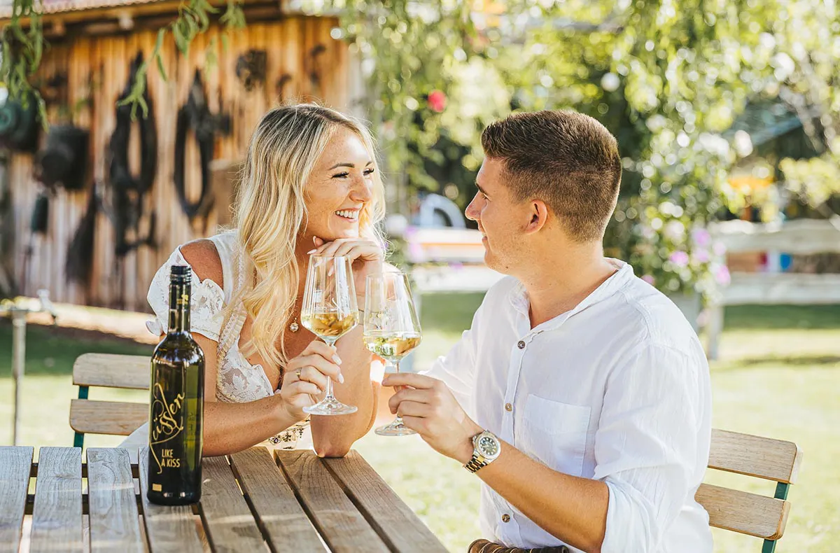 Übernachtung im Weinfass Deluxe mit Wellness Grub an der March - 6