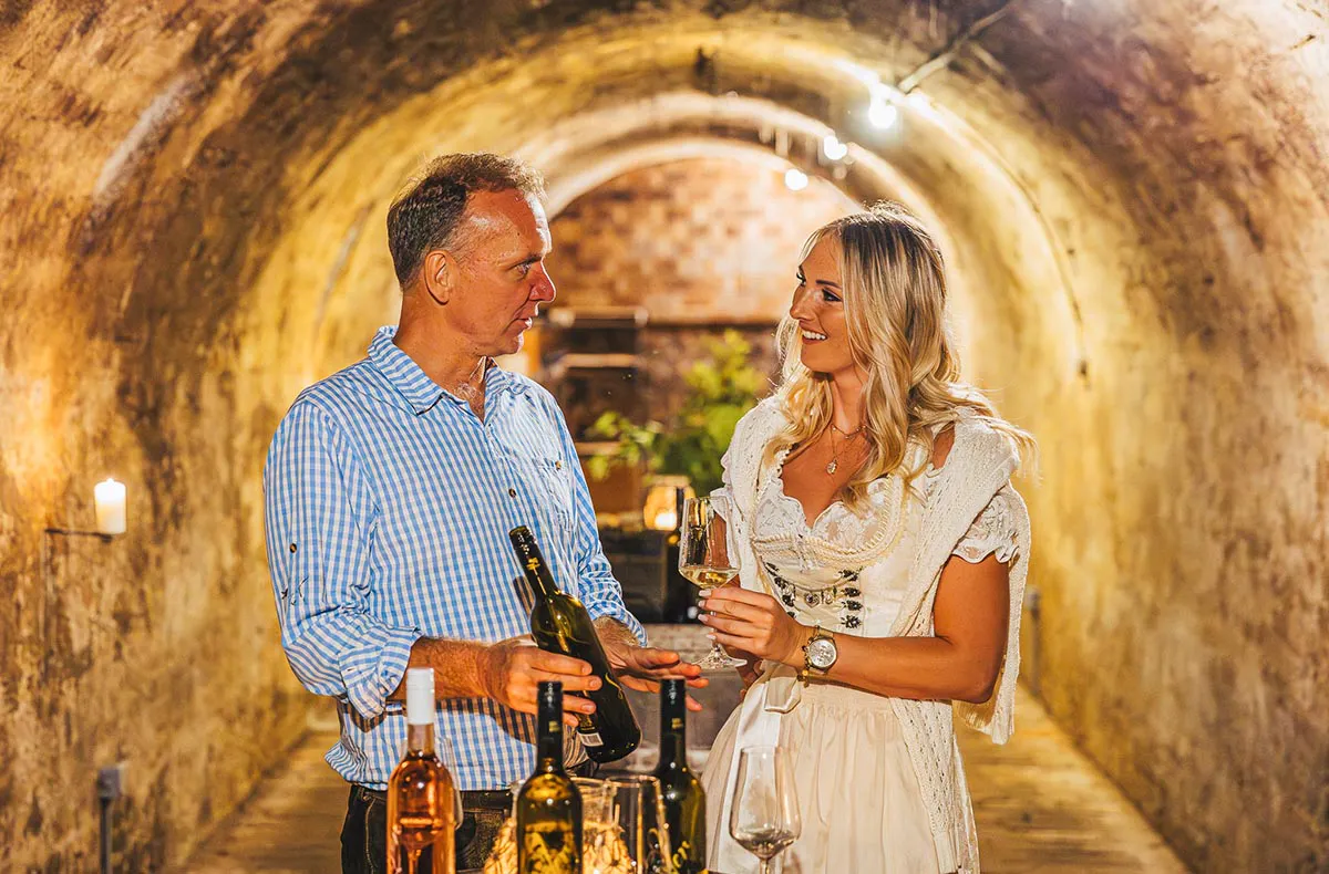 Übernachtung im Weinfass Deluxe mit Wellness Grub an der March - 7