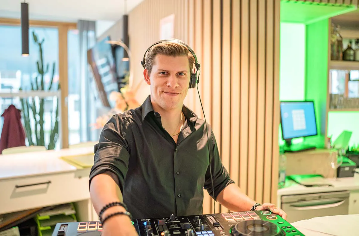 Wine & Beats Champagne Edition - 3